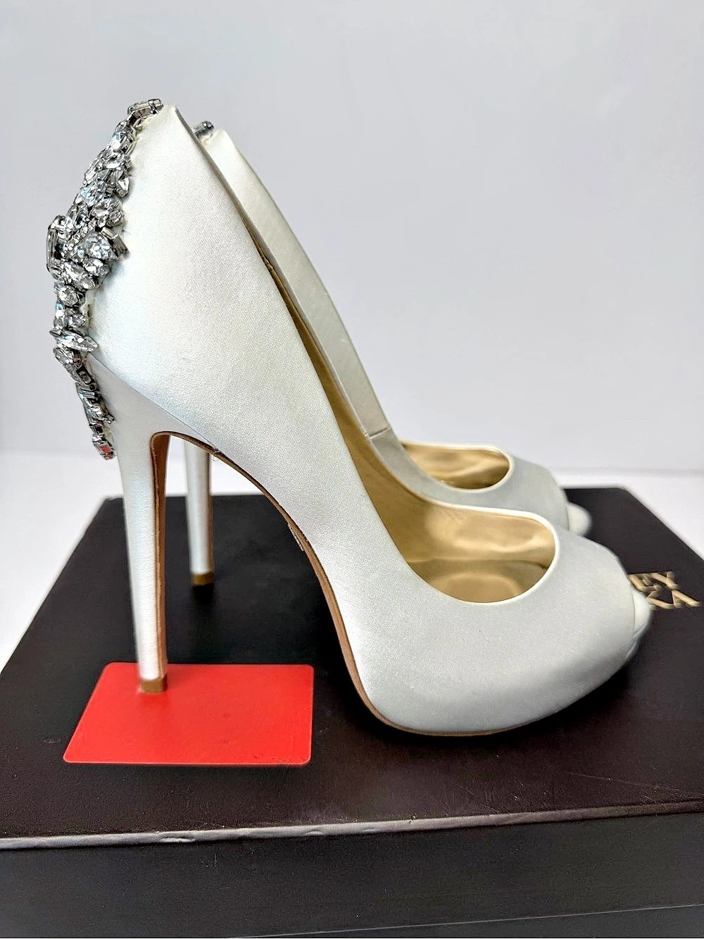 Badgley Mischka Randee Embellished Peep Toe Pump Randee Crystal Size 7